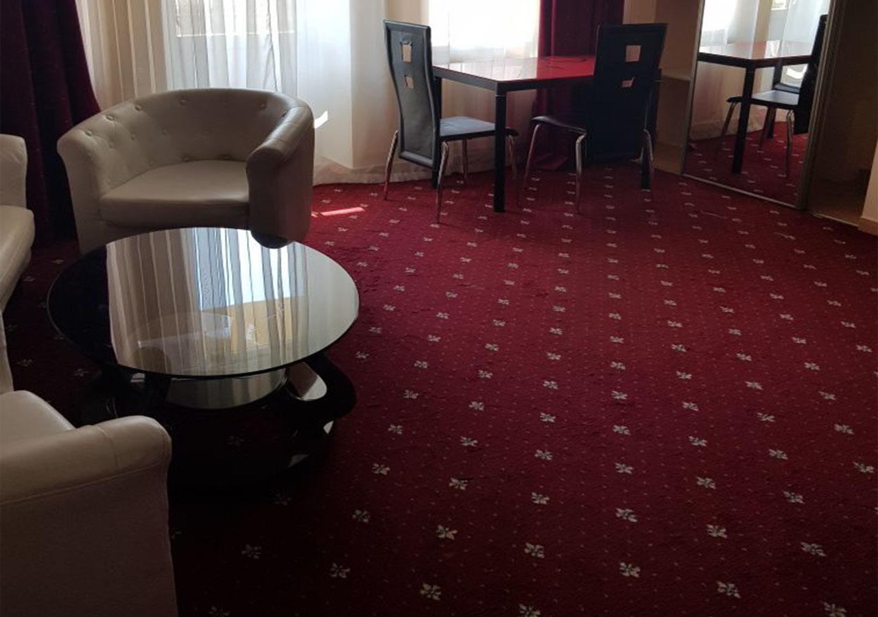 Emperum Nelson Hotel Chisinau Bagian luar foto