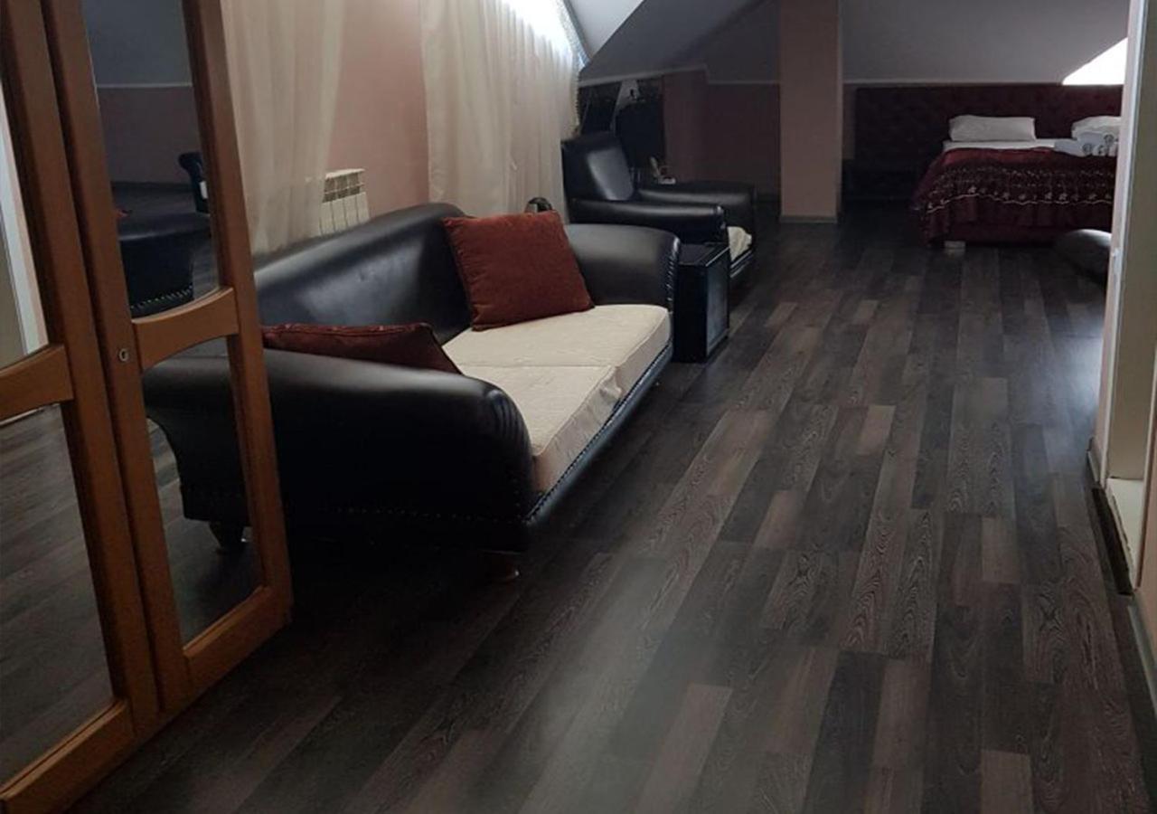 Emperum Nelson Hotel Chisinau Bagian luar foto