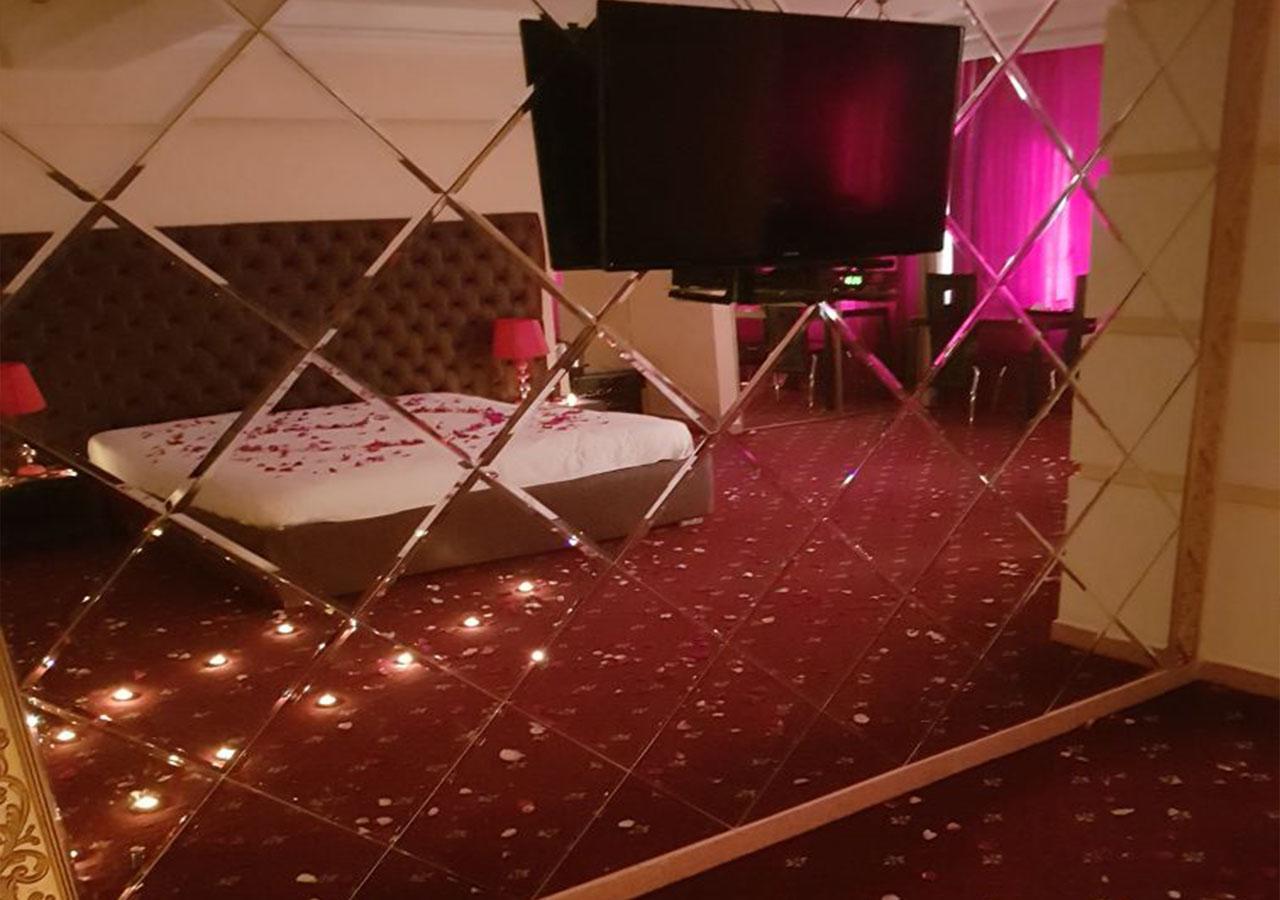 Emperum Nelson Hotel Chisinau Bagian luar foto