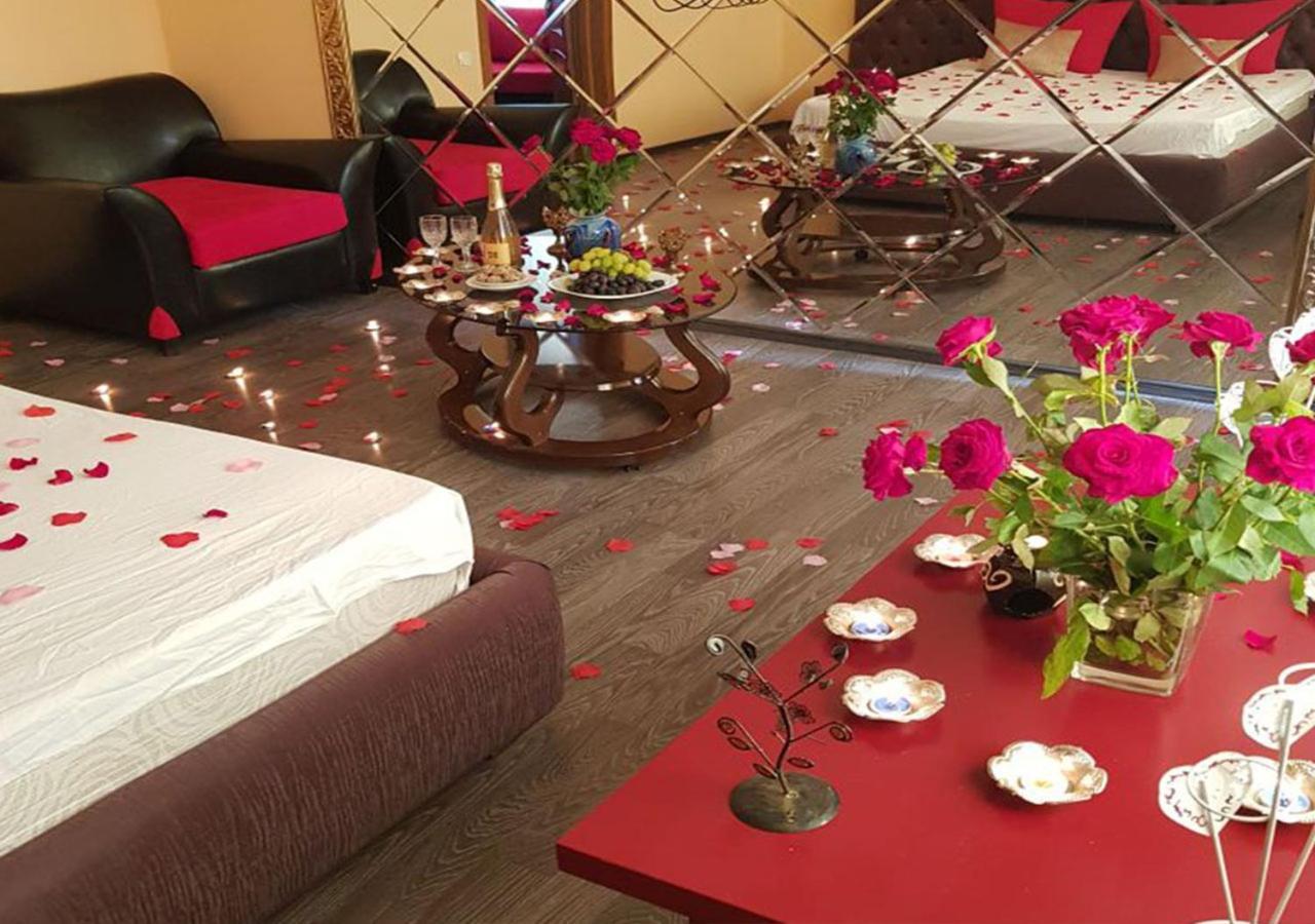 Emperum Nelson Hotel Chisinau Bagian luar foto