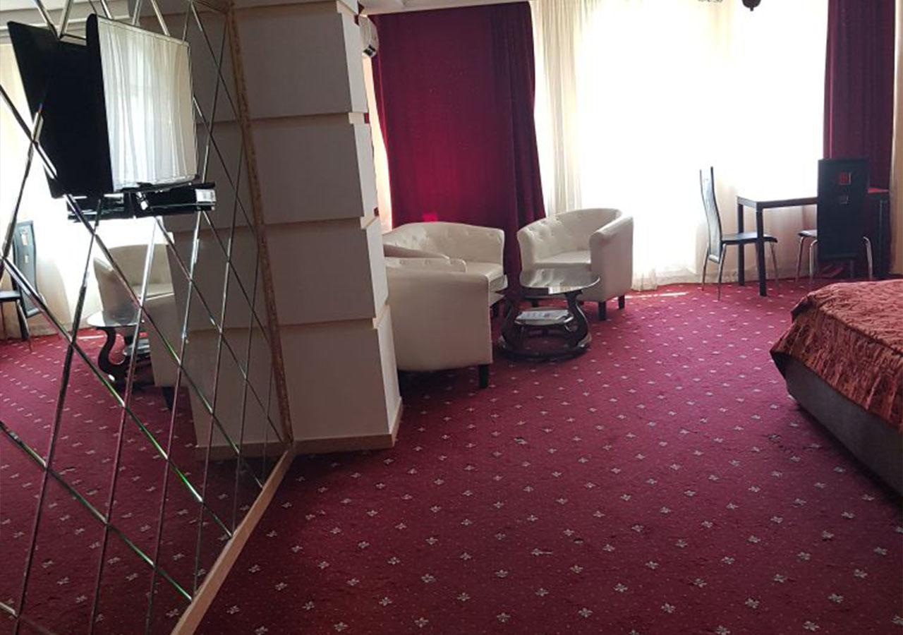 Emperum Nelson Hotel Chisinau Bagian luar foto