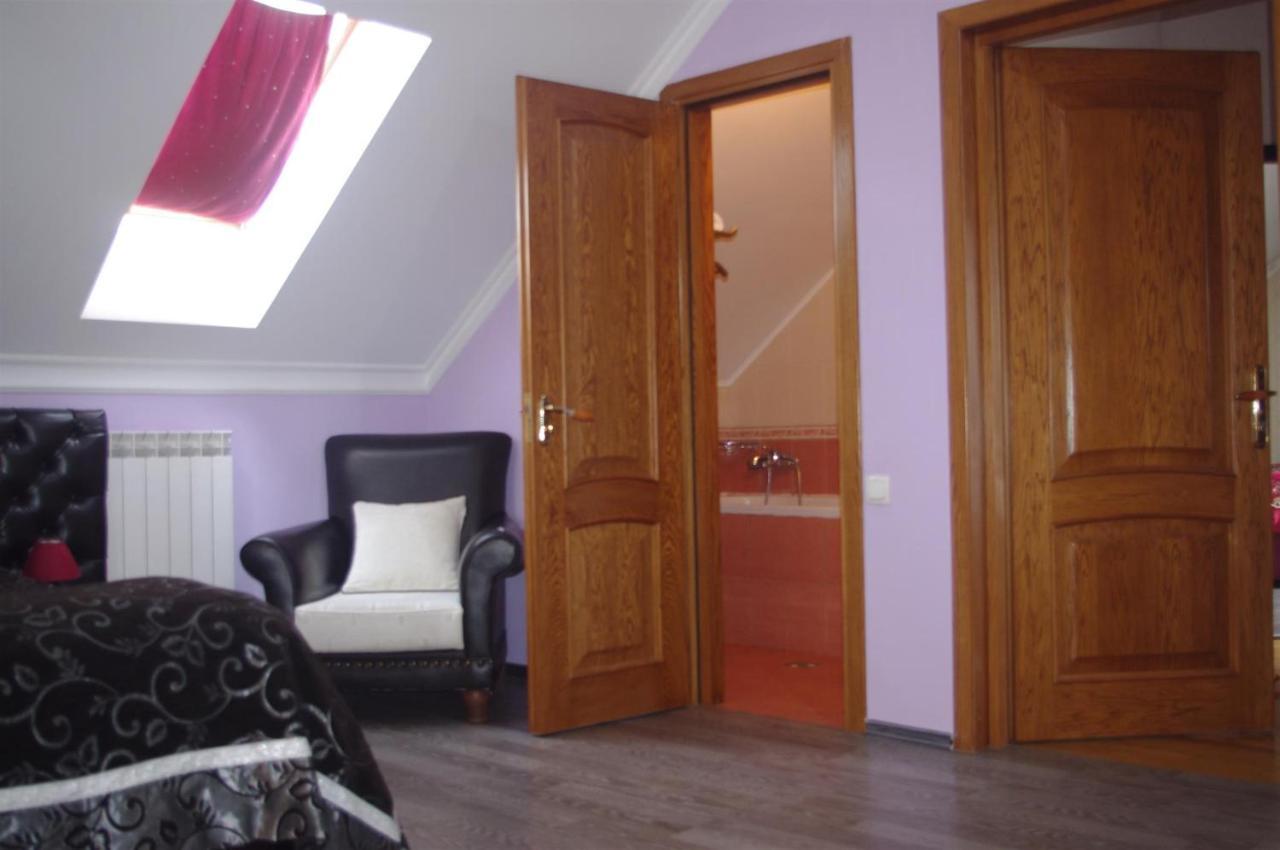 Emperum Nelson Hotel Chisinau Bagian luar foto