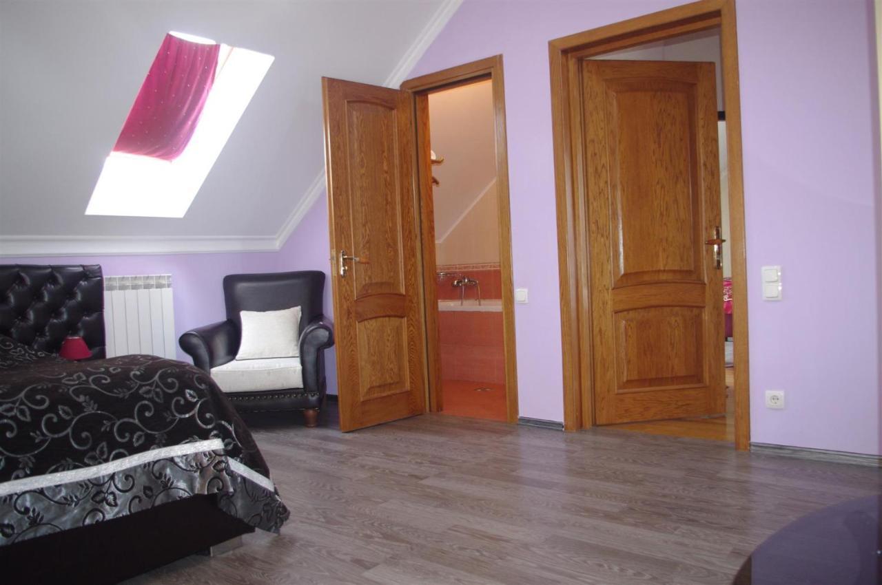 Emperum Nelson Hotel Chisinau Bagian luar foto
