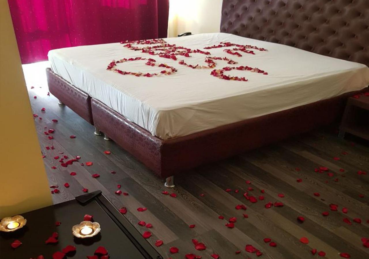 Emperum Nelson Hotel Chisinau Bagian luar foto