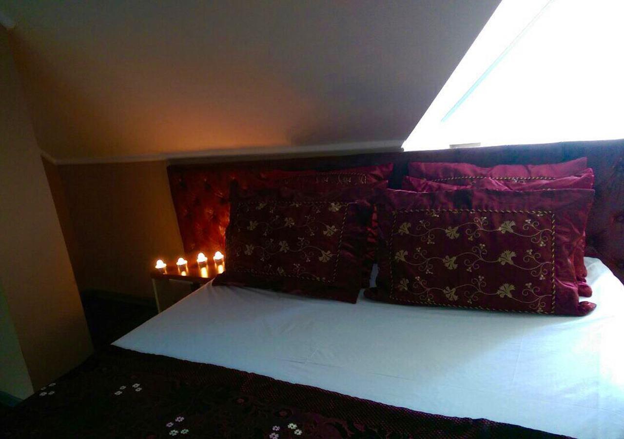 Emperum Nelson Hotel Chisinau Bagian luar foto
