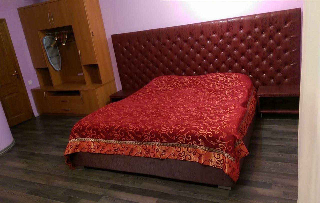 Emperum Nelson Hotel Chisinau Bagian luar foto