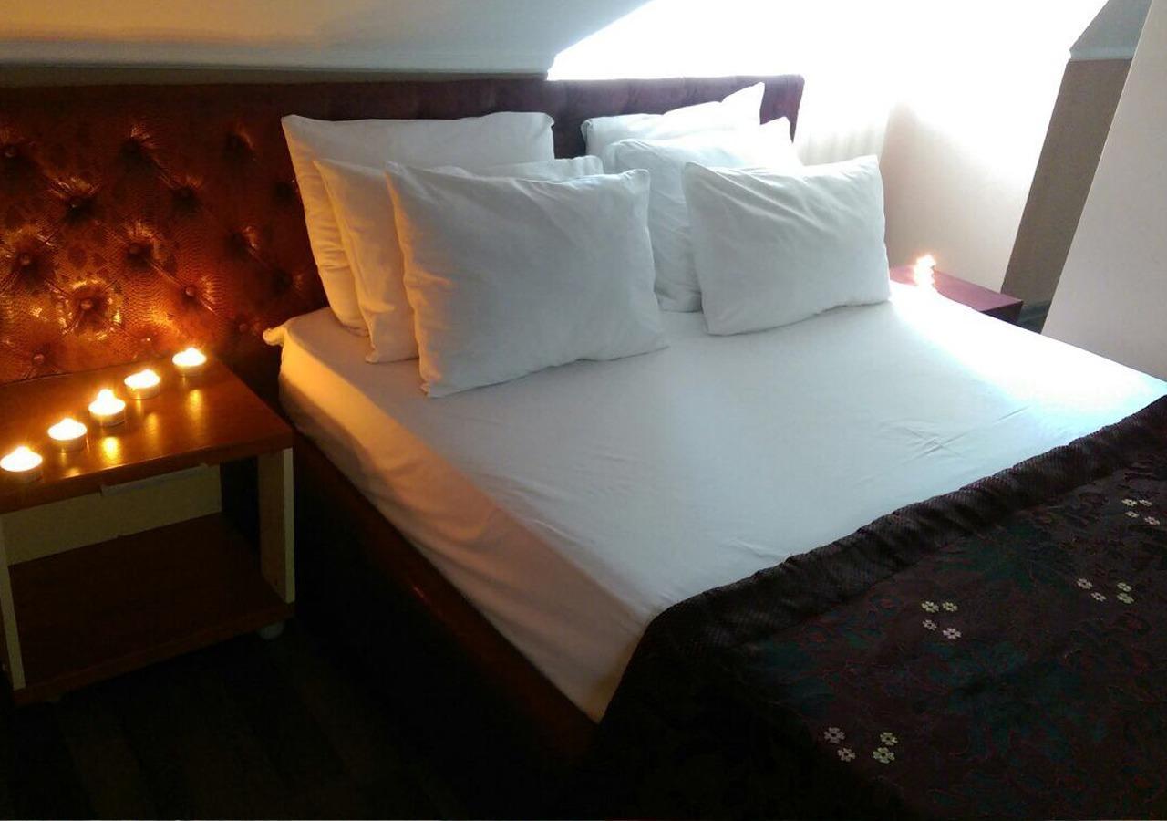 Emperum Nelson Hotel Chisinau Bagian luar foto