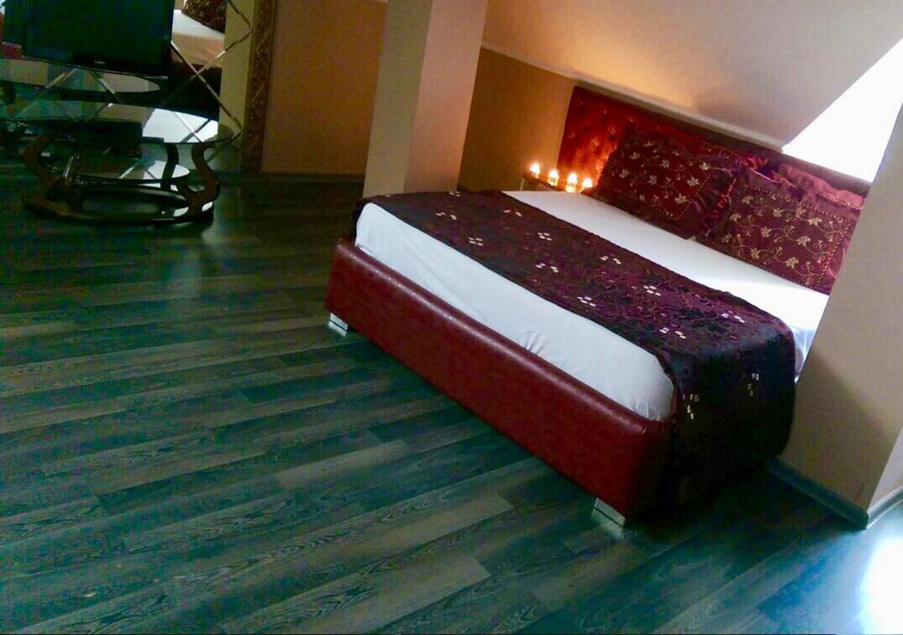 Emperum Nelson Hotel Chisinau Bagian luar foto