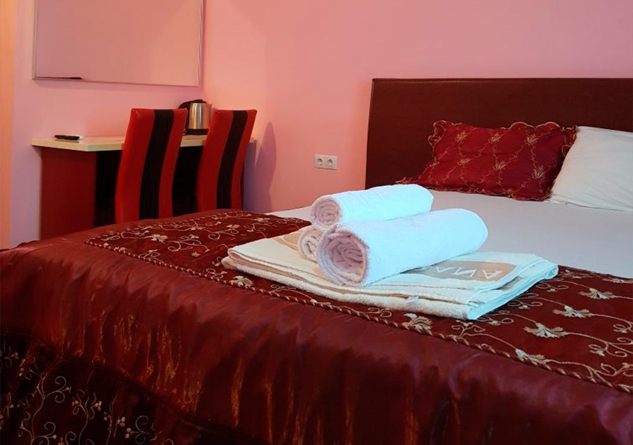 Emperum Nelson Hotel Chisinau Bagian luar foto